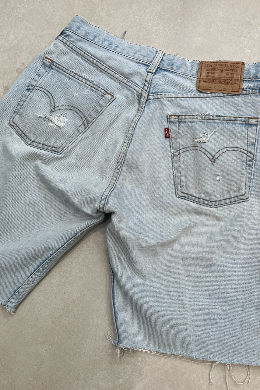 "DAD" VINTAGE LEVI DENIM SHORTS - W31" - CLOSET LUNA