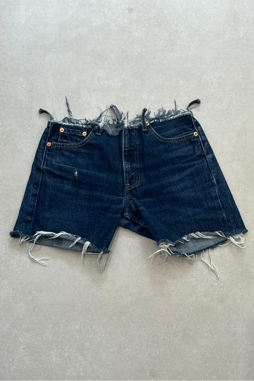 "LOW" VINTAGE LEVI DENIM SHORT- W27" - CLOSET LUNA