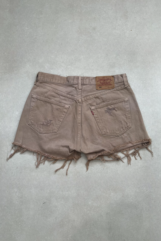 "MODEL" VINTAGE LEVI DENIM SHORTS- W31" COSMIC LATTE - CLOSET LUNA