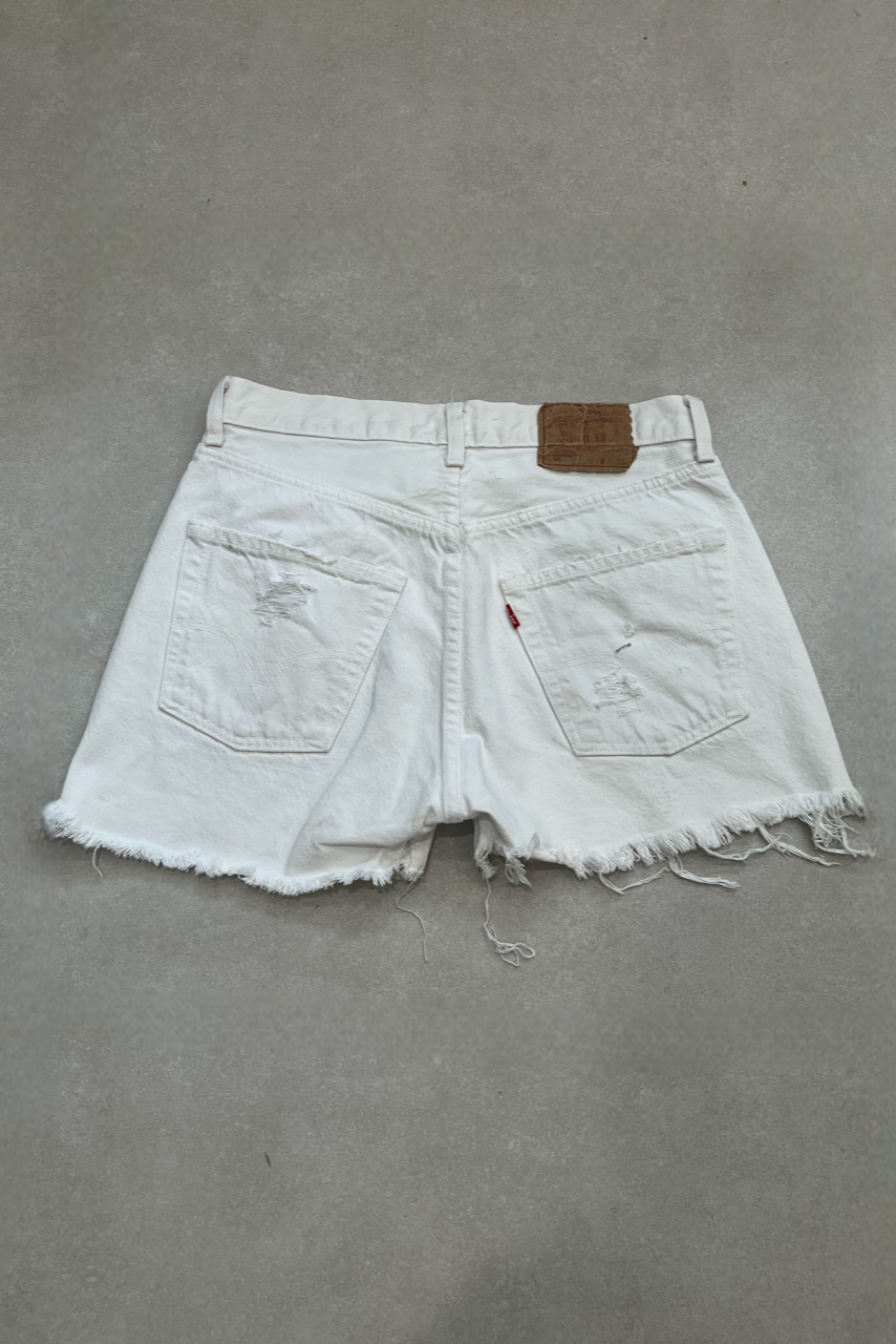 "MODEL" VINTAGE LEVI DENIM SHORT- W30" - CLOSET LUNA