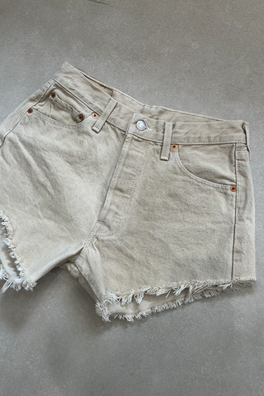 "MINI" VINTAGE LEVI DENIM SHORT - W27" - CLOSET LUNA