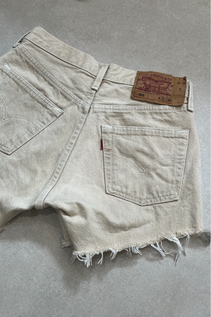 "MINI" VINTAGE LEVI DENIM SHORT - W27" - CLOSET LUNA