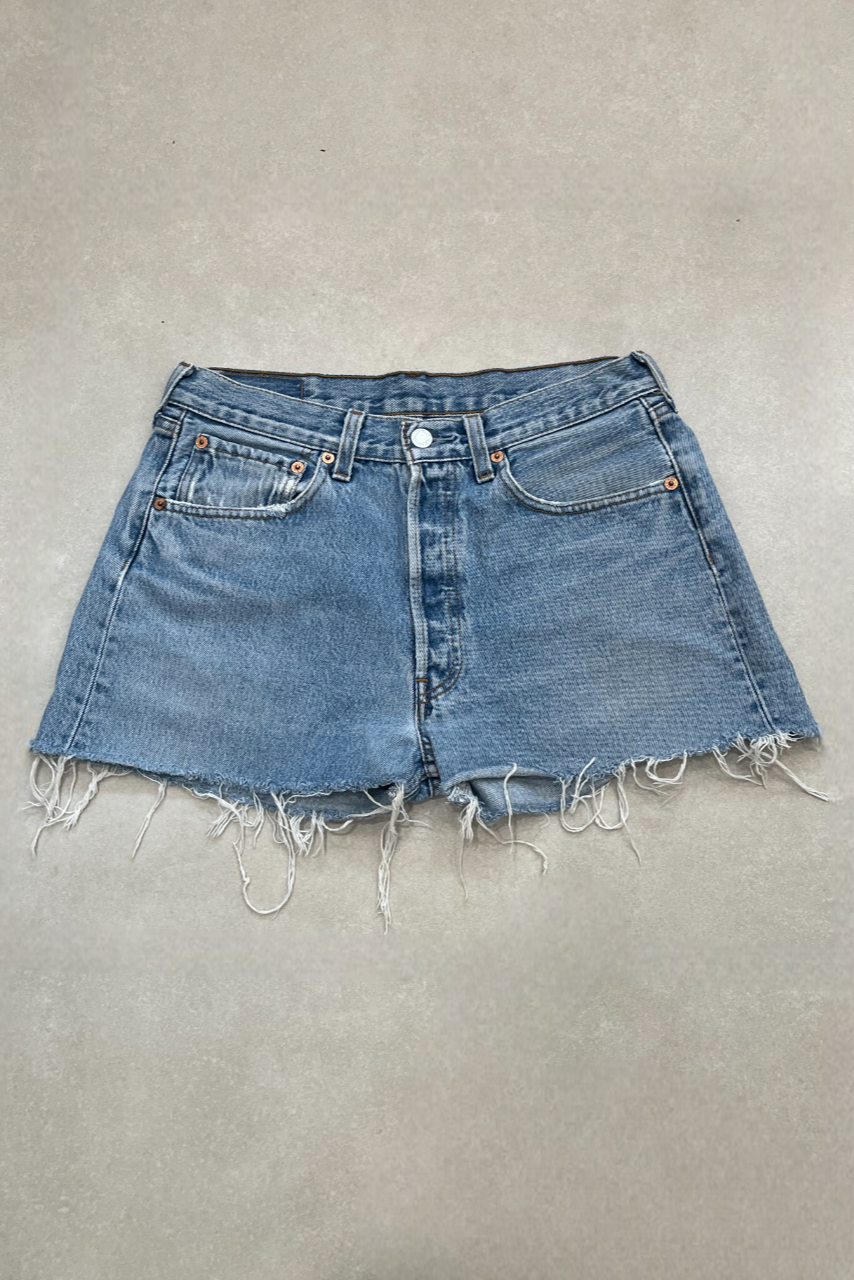 "MINI" VINTAGE LEVI DENIM SHORTS - W29" - CLOSET LUNA
