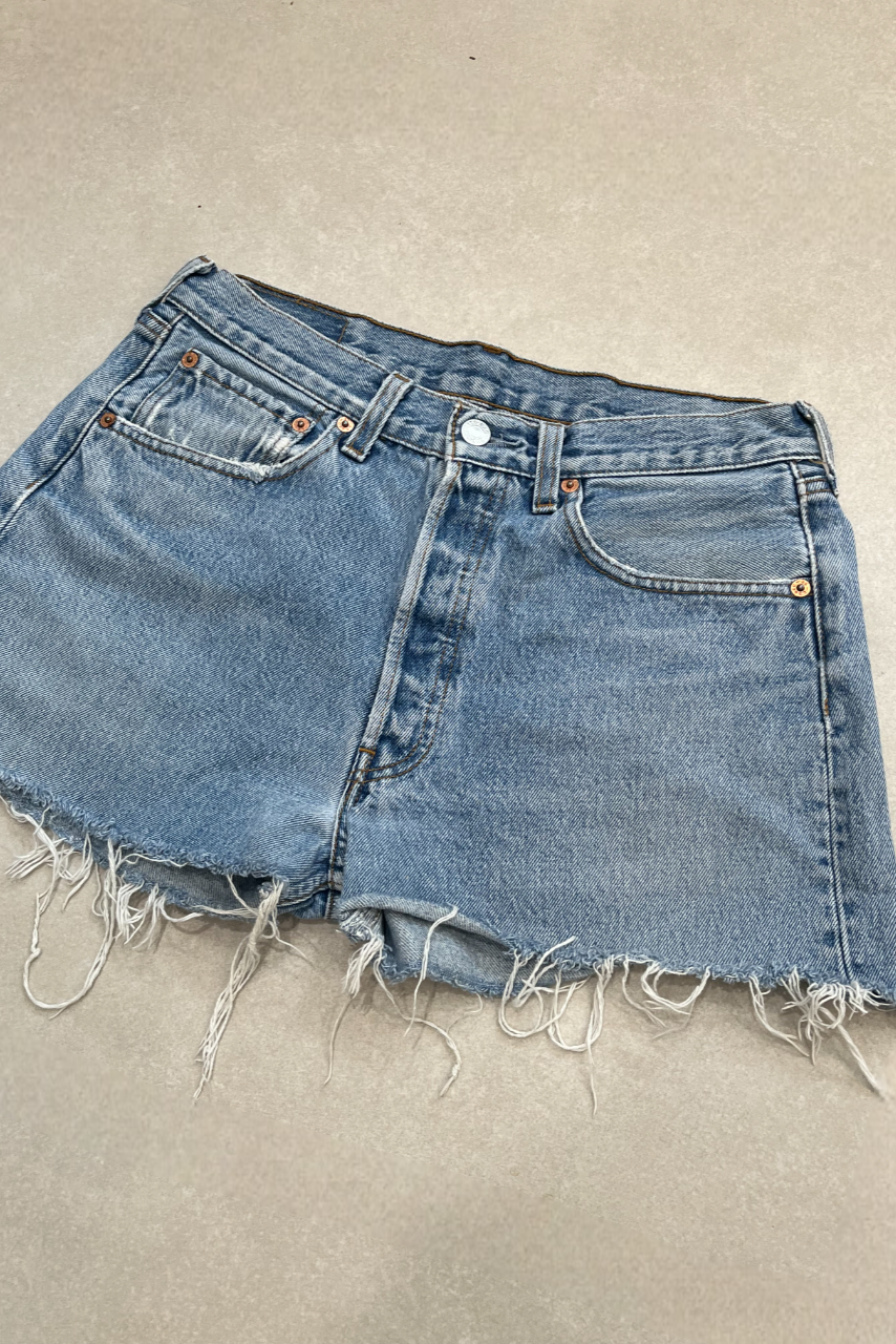 "MINI" VINTAGE LEVI DENIM SHORTS - W29" - CLOSET LUNA