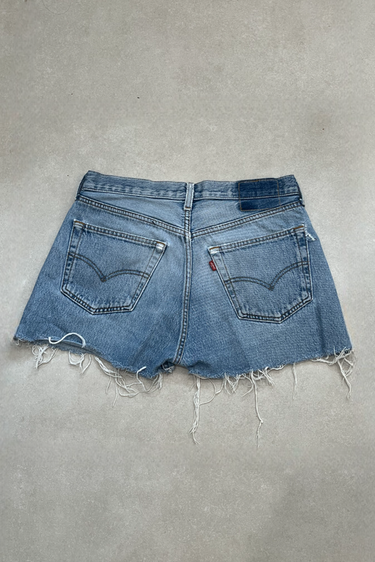 "MINI" VINTAGE LEVI DENIM SHORTS - W29" - CLOSET LUNA