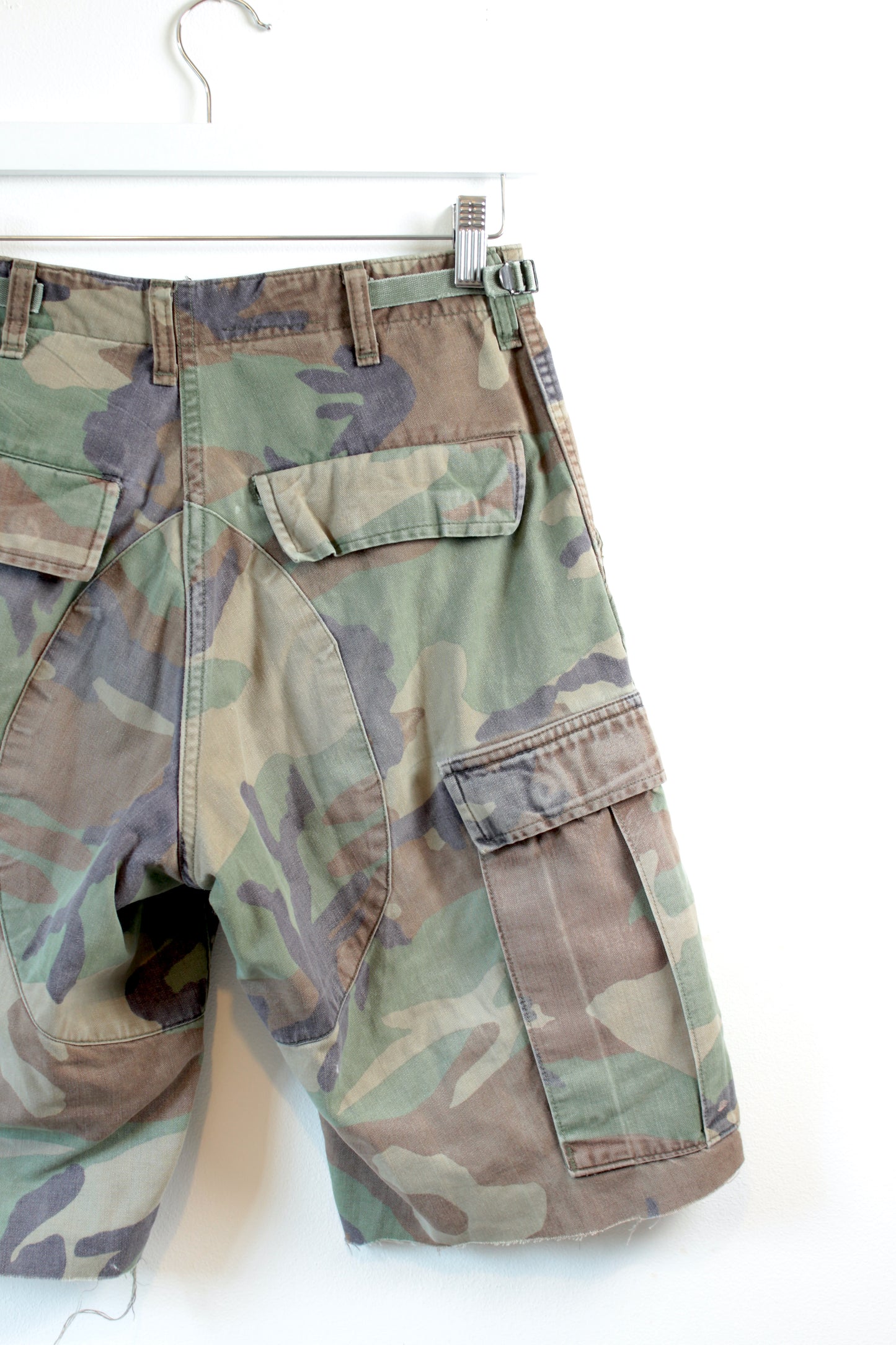 VINTAGE CAMO CARGO SHORTS - CLOSET LUNA