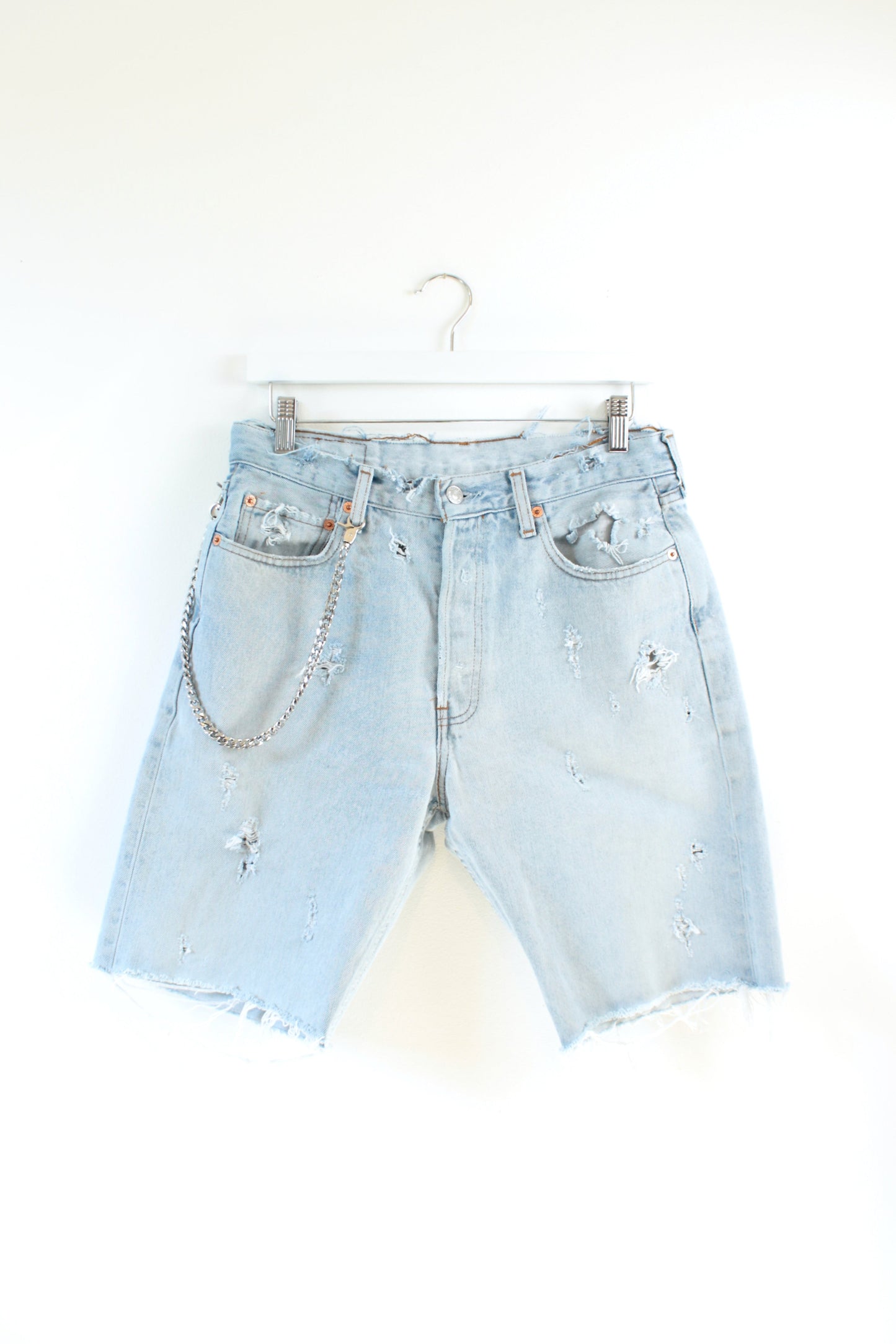 DAD SHORT VINTAGE LEVI 501 DENIM SHORTS WITH CHAIN DISTRESSED CUSTOM SUSTAINABLE- CLOSET LUNA