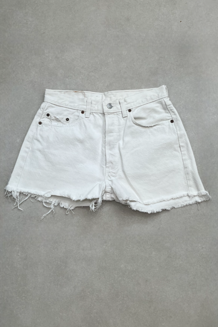 "MODEL" VINTAGE LEVI DENIM SHORT- W30" - CLOSET LUNA