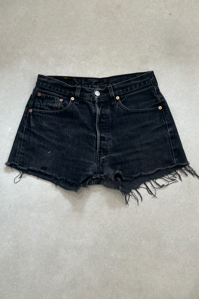 "MODEL" VINTAGE LEVI DENIM SHORT - W29" - CLOSET LUNA