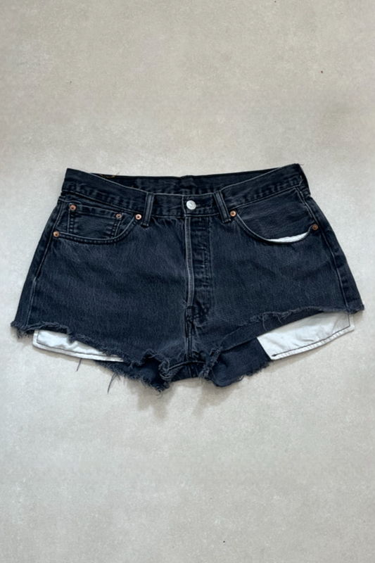 "MINI" VINTAGE DENIM LEVI SHORTS - W31" - CLOSET LUNA