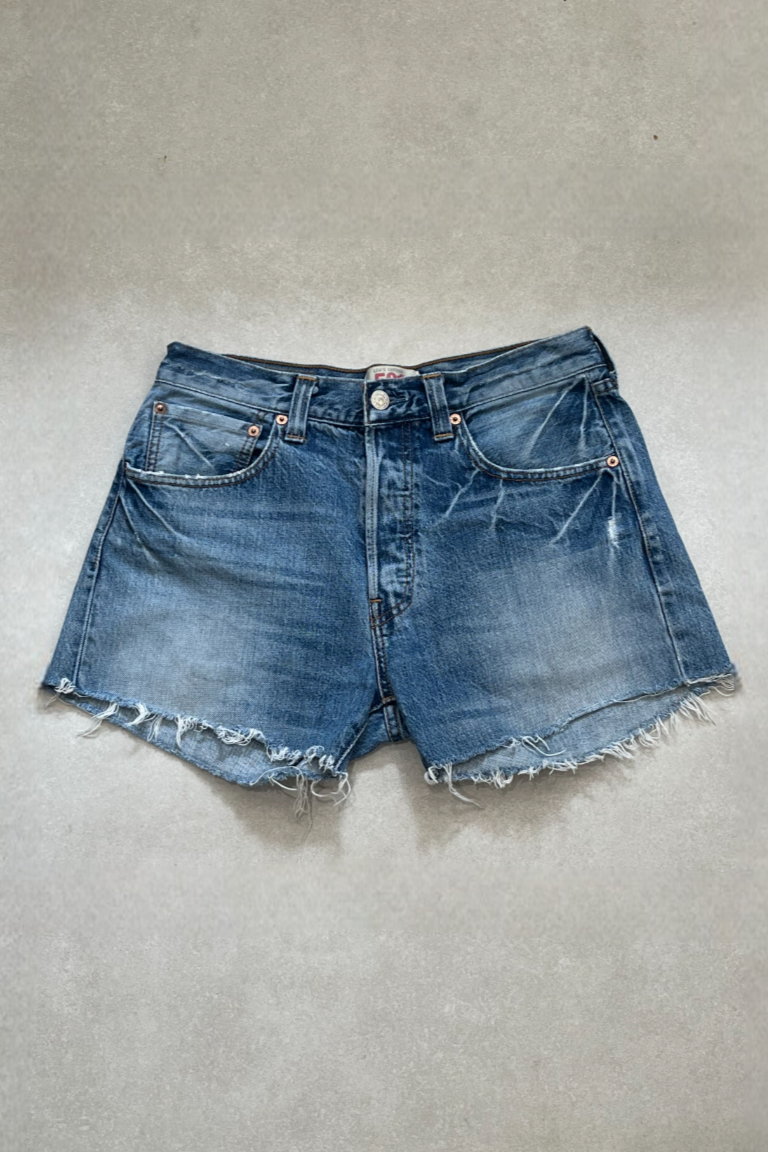 "MODEL" VINTAGE LEVI DENIM SHORTS - W30" - CLOSET LUNA