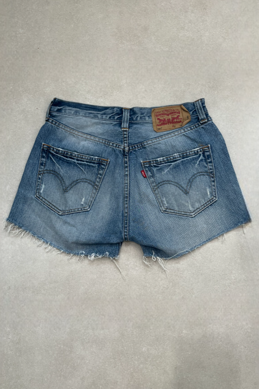 "MODEL" VINTAGE LEVI DENIM SHORTS - W30" - CLOSET LUNA