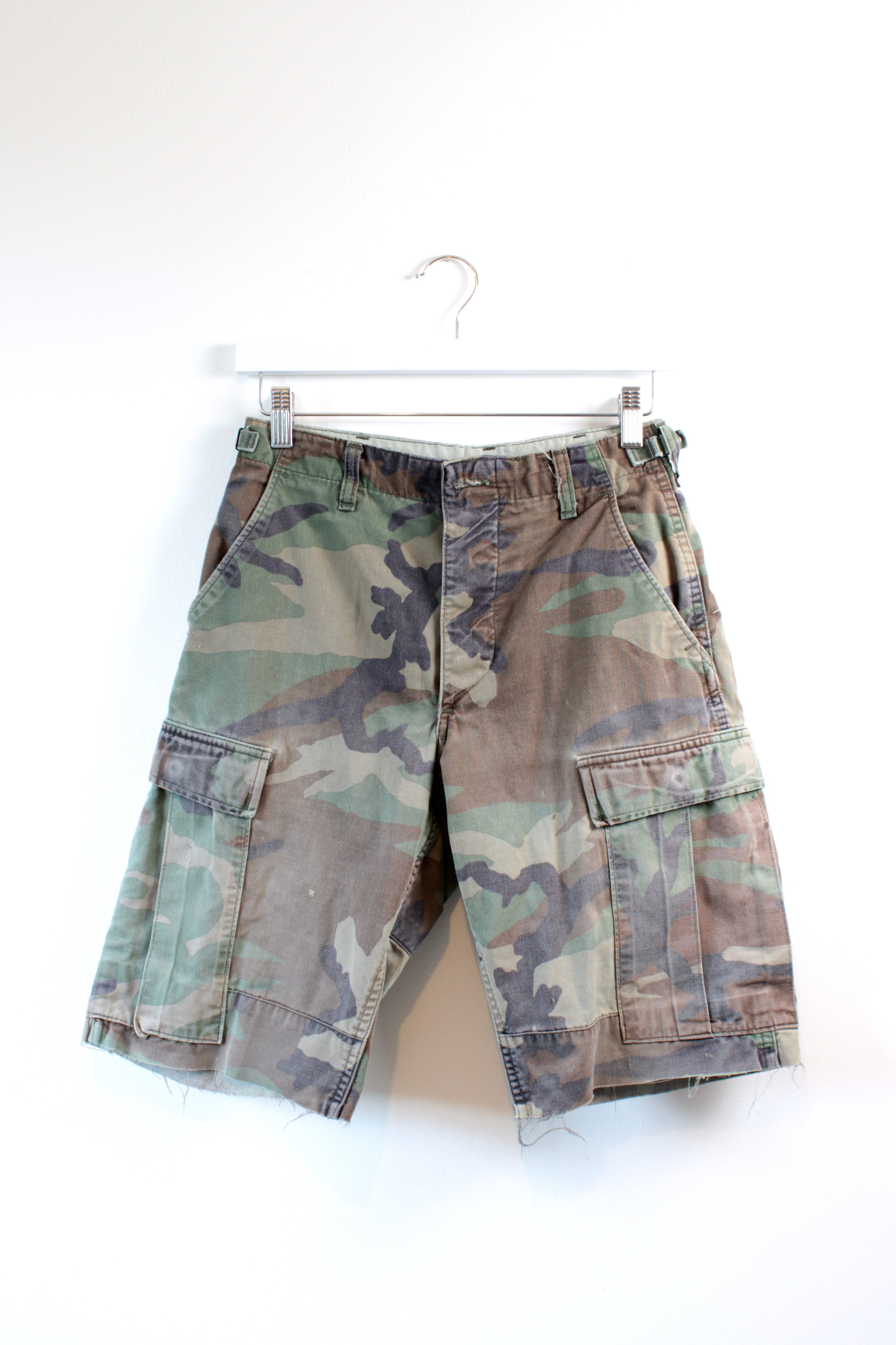 VINTAGE CAMO CARGO SHORTS W26” – CLOSET LUNA - Main Image