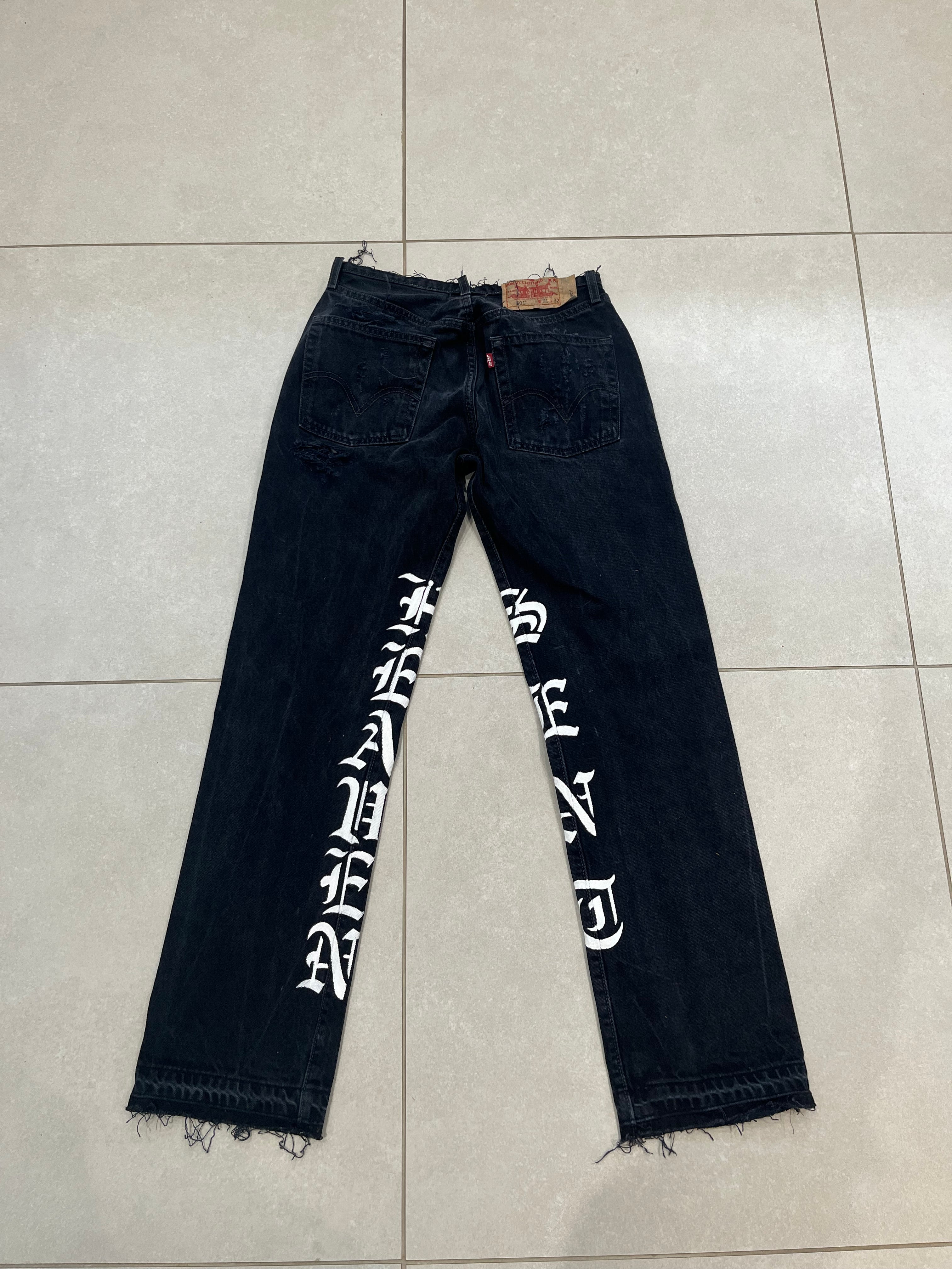 Luna Low Script Jeans - CLOSET LUNA
