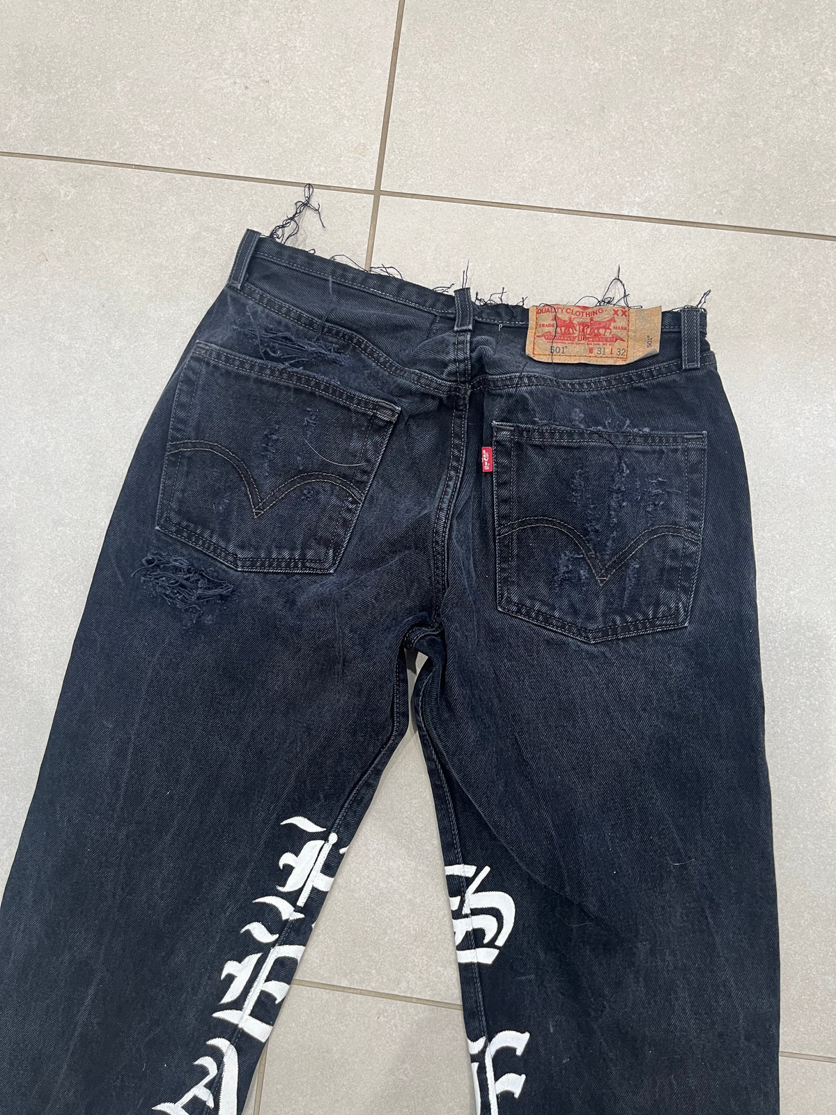 Luna Low Script Jeans - CLOSET LUNA