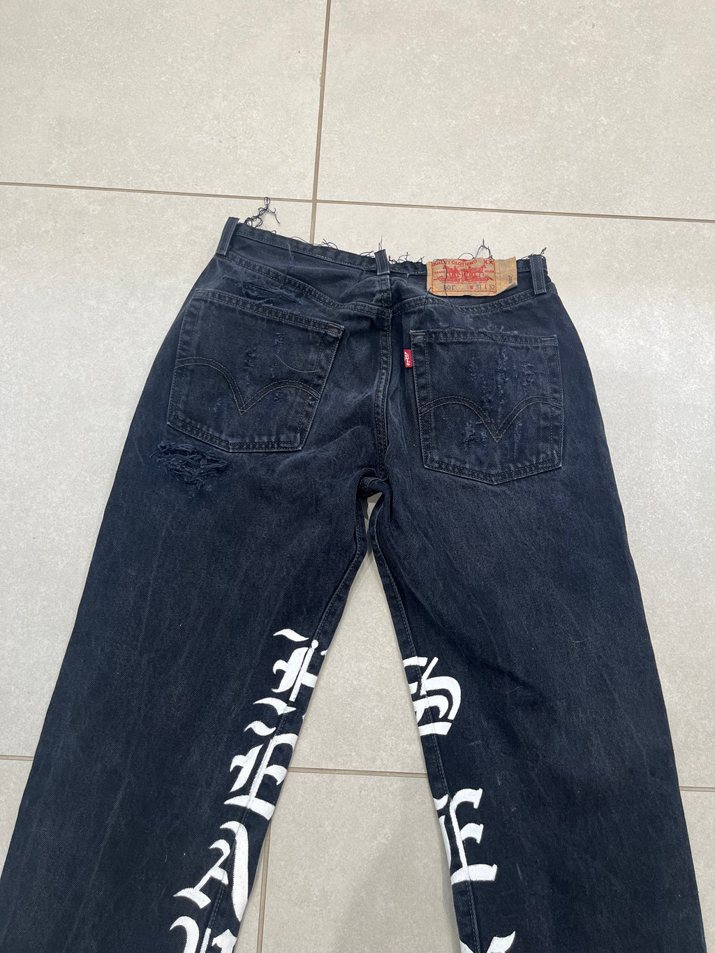 Luna Low Script Jeans - CLOSET LUNA