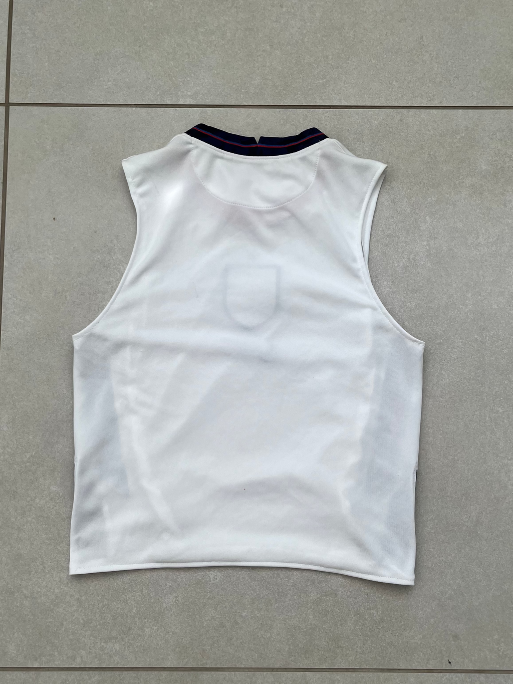 England Sculpt Tank 06 - CLOSET LUNA