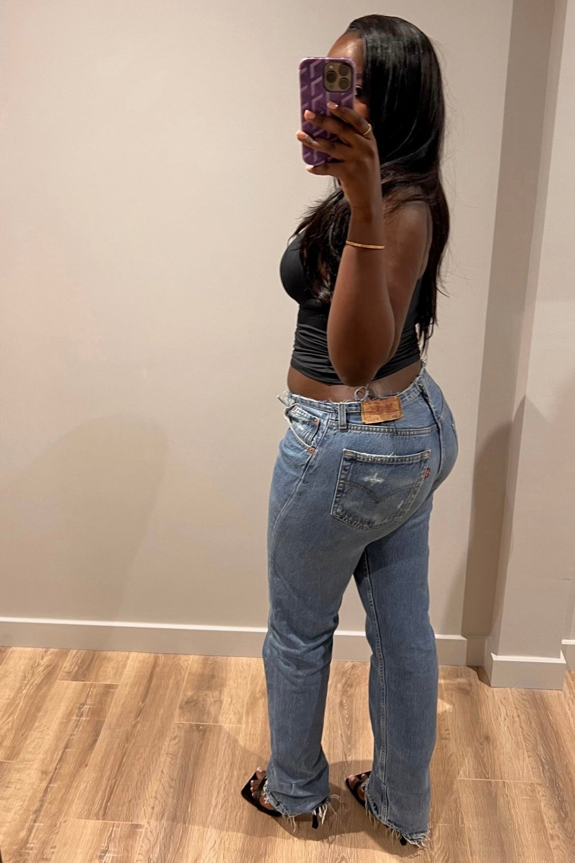 „KEINE TAILLE“ MASSGESCHNEIDERTE VINTAGE LEVI JEANS – AUF BESTELLUNG