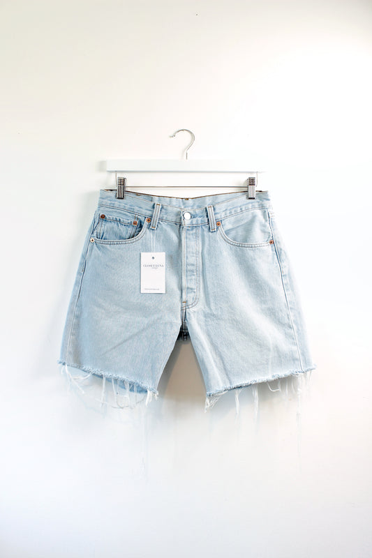 "DAD" VINTAGE LEVI 501 SHORT W30"