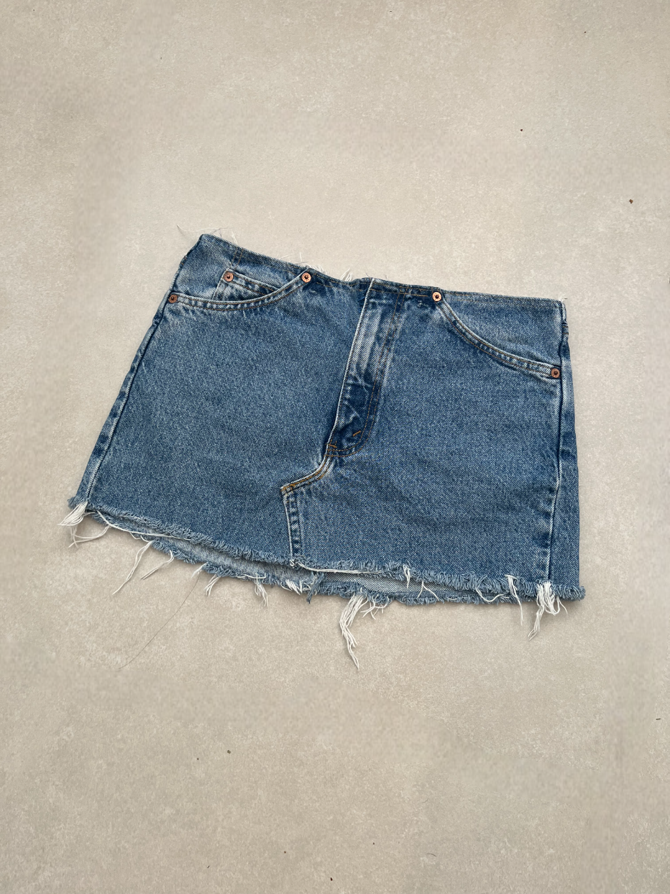 "NO WAIST" VINTAGE LEVI MINI SKIRT- W29" - CLOSET LUNA