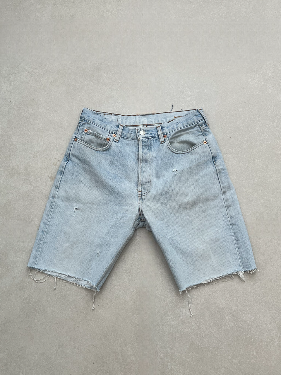 "DAD" VINTAGE LEVI DENIM SHORTS - W31" - CLOSET LUNA