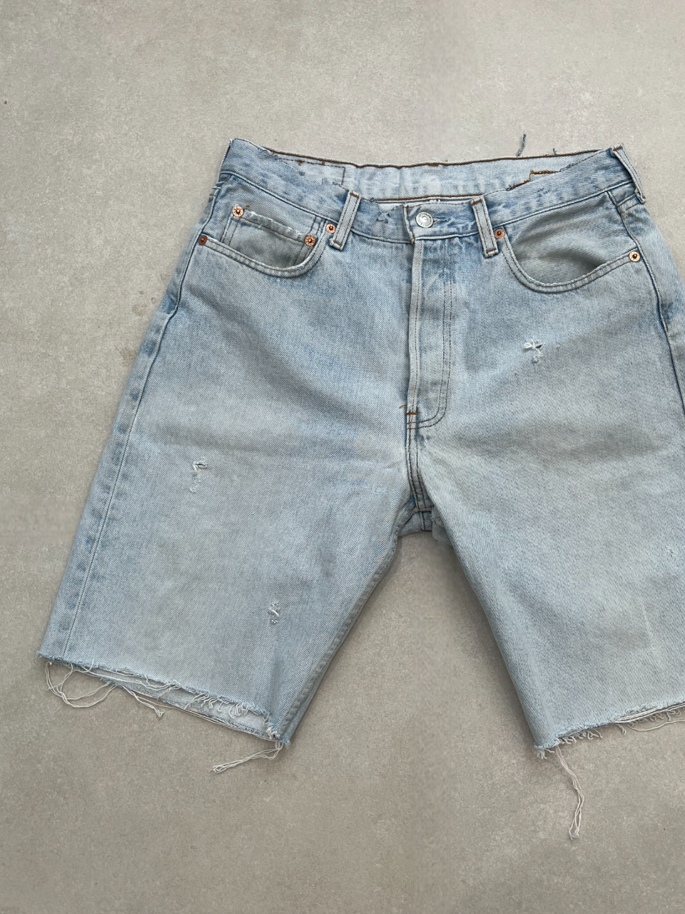 "DAD" VINTAGE LEVI DENIM SHORTS - W31" - CLOSET LUNA