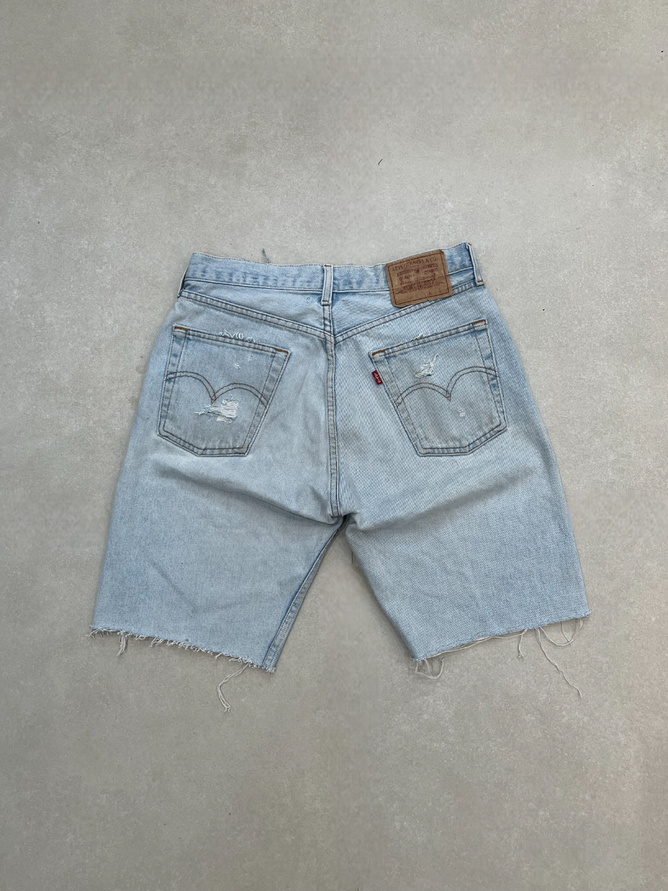 "DAD" VINTAGE LEVI DENIM SHORTS - W31" - CLOSET LUNA