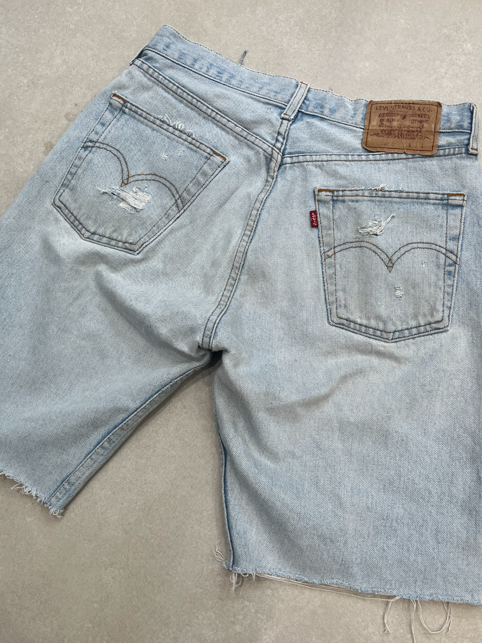 "DAD" VINTAGE LEVI DENIM SHORTS - W31" - CLOSET LUNA