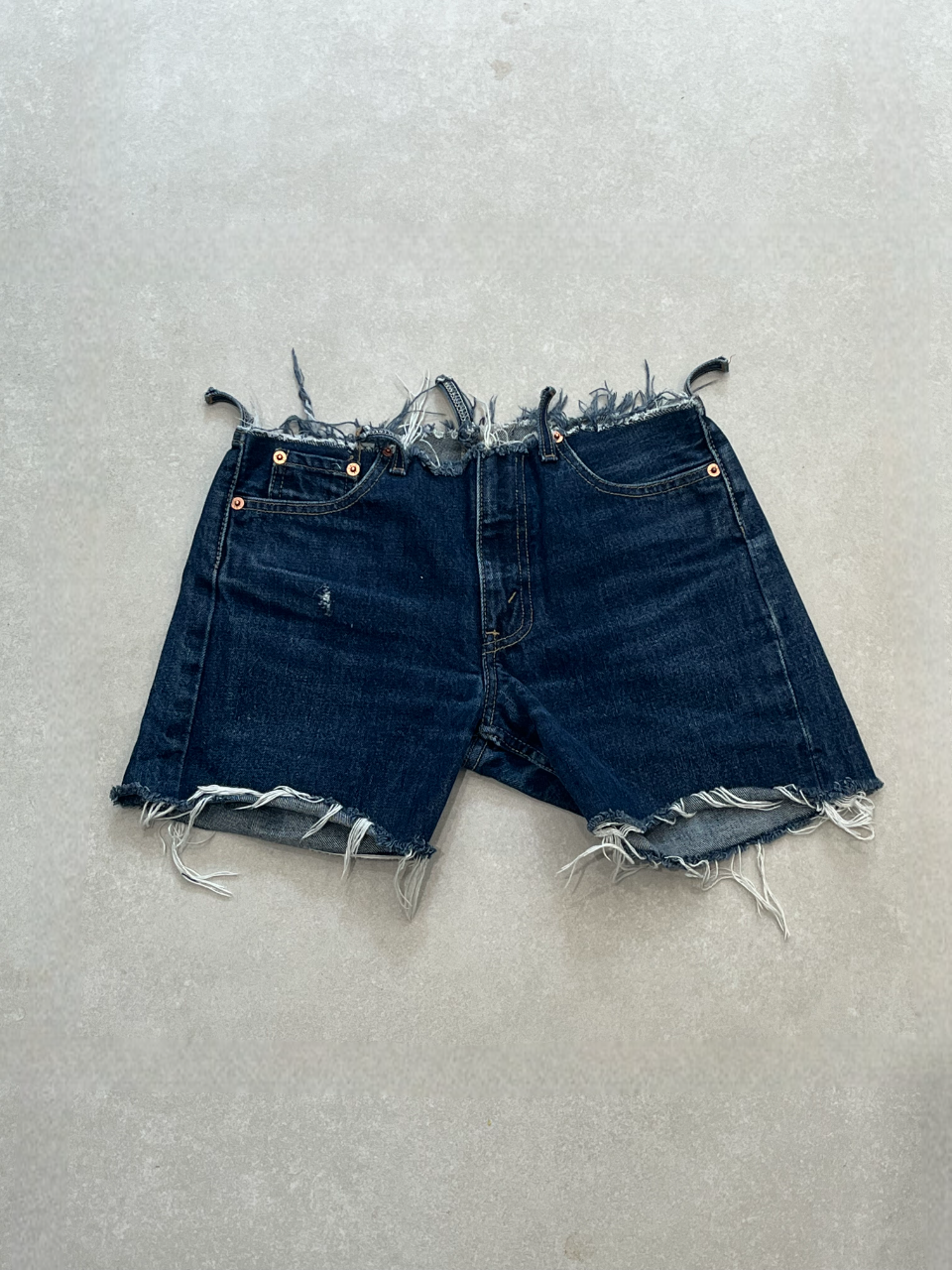 "LOW" VINTAGE LEVI DENIM SHORT- W27" - CLOSET LUNA