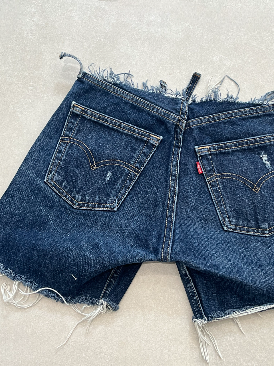 "LOW" VINTAGE LEVI DENIM SHORT- W27" - CLOSET LUNA