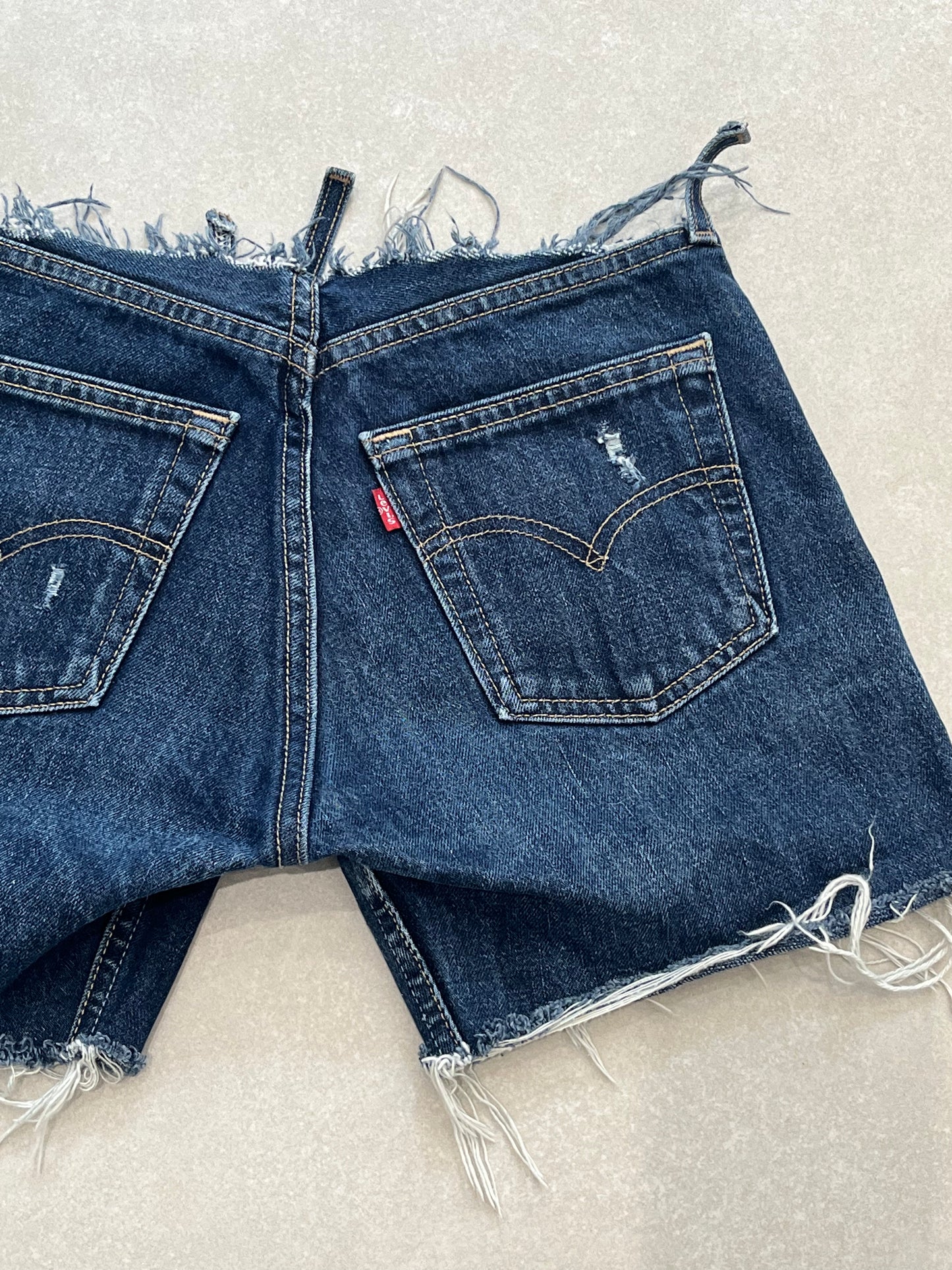 "LOW" VINTAGE LEVI DENIM SHORT- W27" - CLOSET LUNA