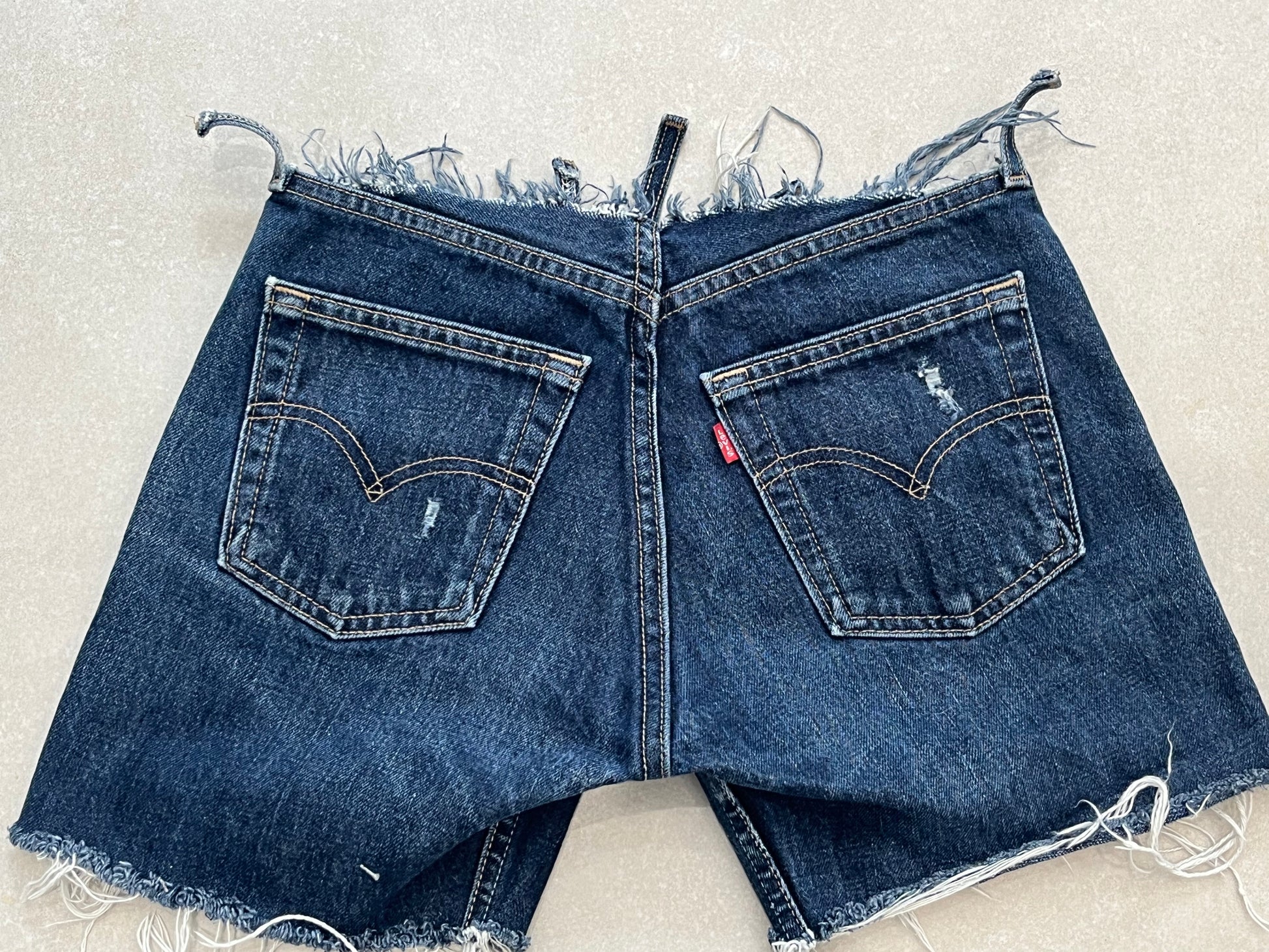 "LOW" VINTAGE LEVI DENIM SHORT- W27" - CLOSET LUNA