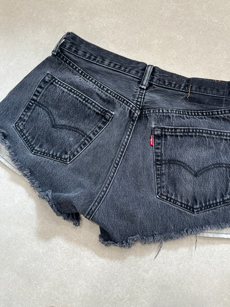 "MINI" VINTAGE DENIM LEVI SHORTS - W31" - CLOSET LUNA