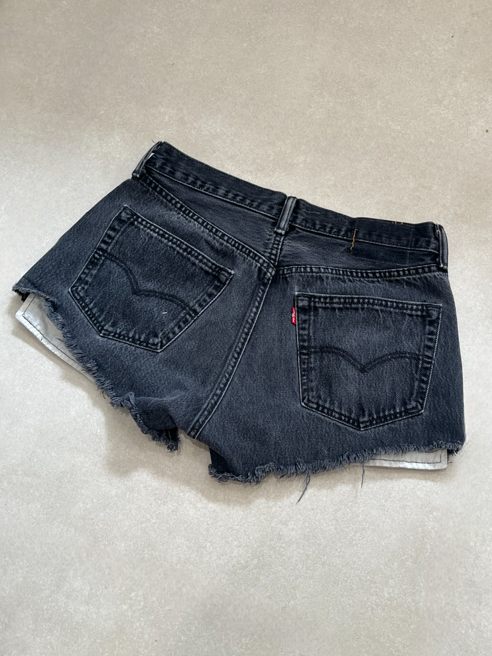 "MINI" VINTAGE DENIM LEVI SHORTS - W31" - CLOSET LUNA