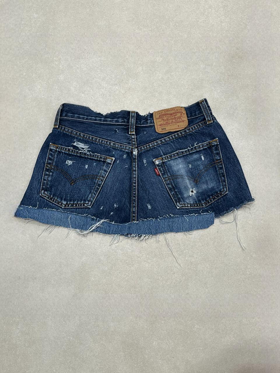 "DISTRESSED" VINTAGE LEVI MINI SKIRT W28" - CLOSET LUNA