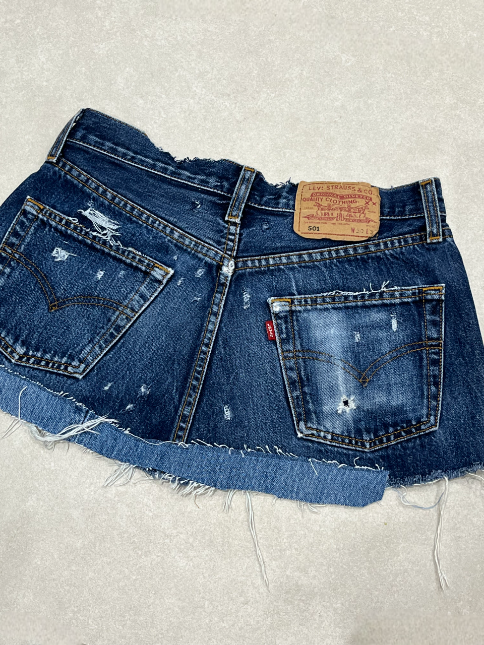 "DISTRESSED" VINTAGE LEVI MINI SKIRT W28" - CLOSET LUNA