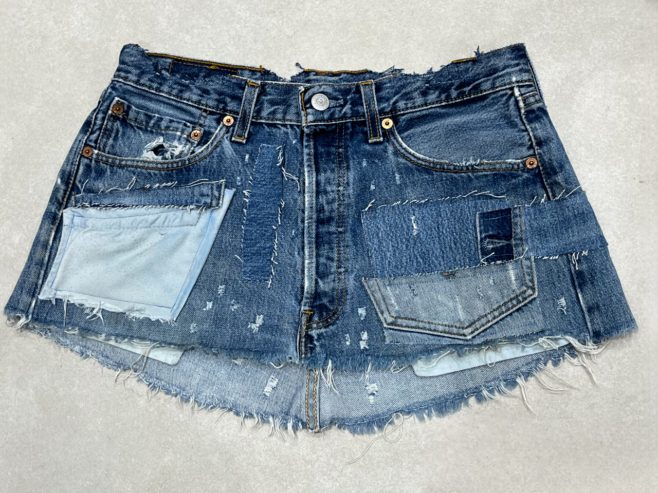 "DISTRESSED" VINTAGE LEVI MINI SKIRT W30" - CLOSET LUNA