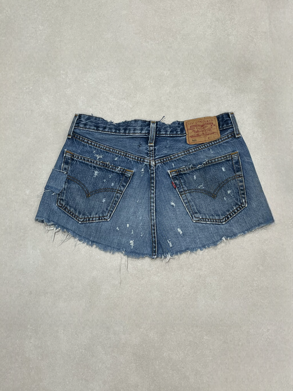 "DISTRESSED" VINTAGE LEVI MINI SKIRT W30" - CLOSET LUNA