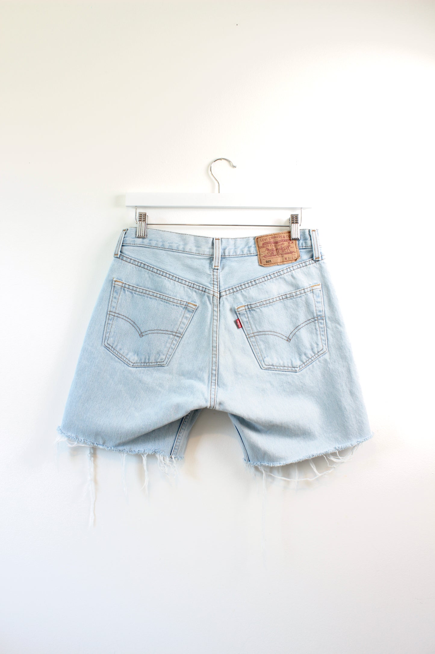 "DAD" VINTAGE LEVI 501 SHORT W30"