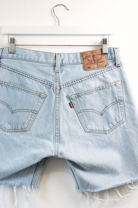 "DAD" VINTAGE LEVI 501 SHORT W30"