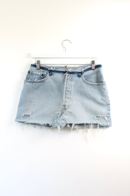 "NO WAISTBAND" LEVI MINI SKIRT W28"