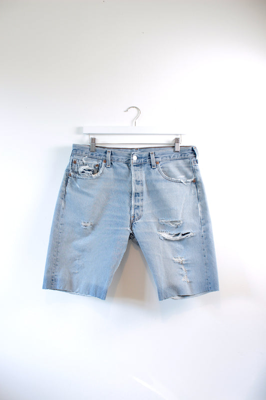 "DAD" VINTAGE LEVI 501 SHORTS W33