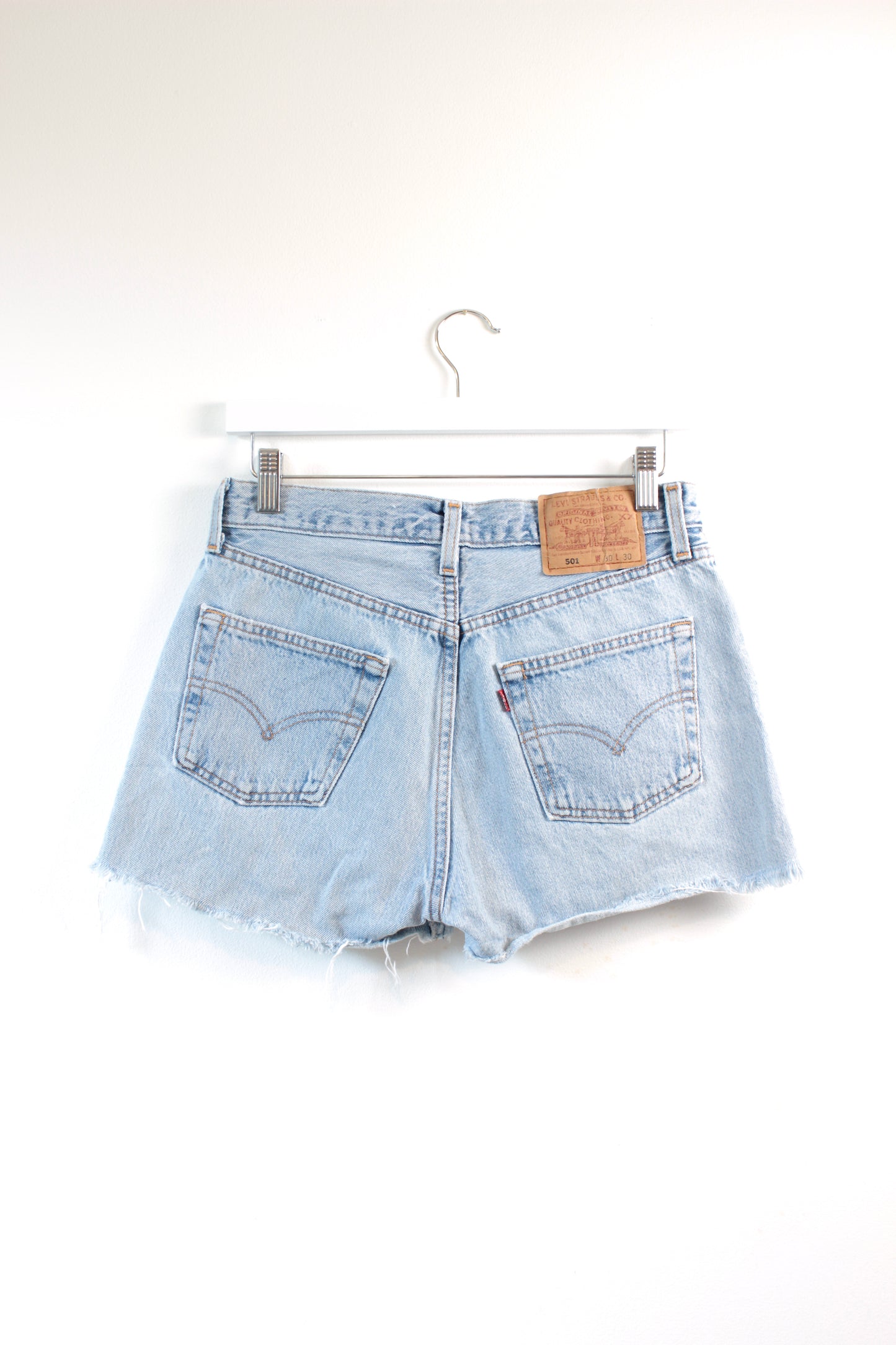 CLASSIC VINTAGE LEVI 501 SHORT W28