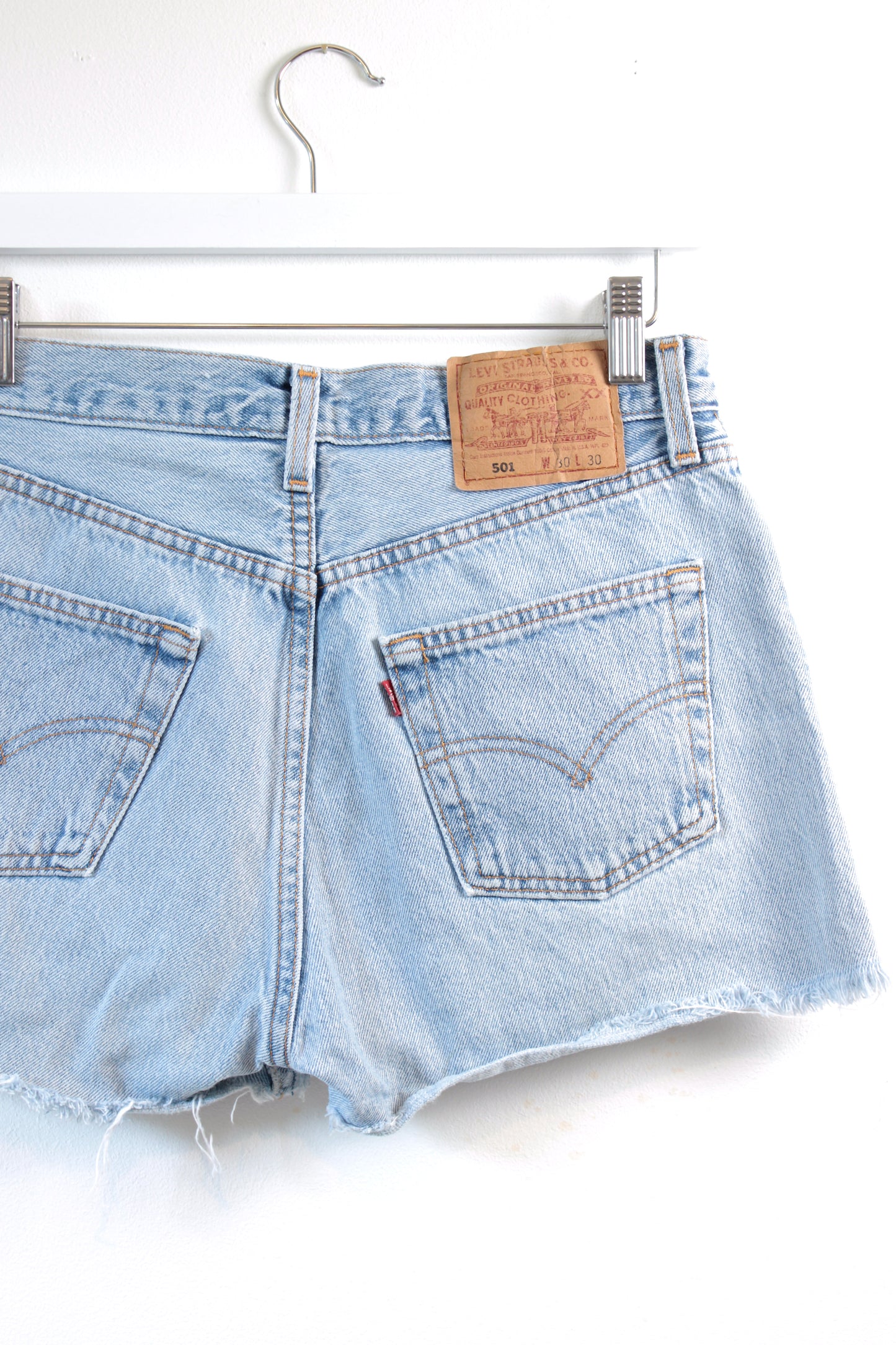 CLASSIC VINTAGE LEVI 501 SHORT W28