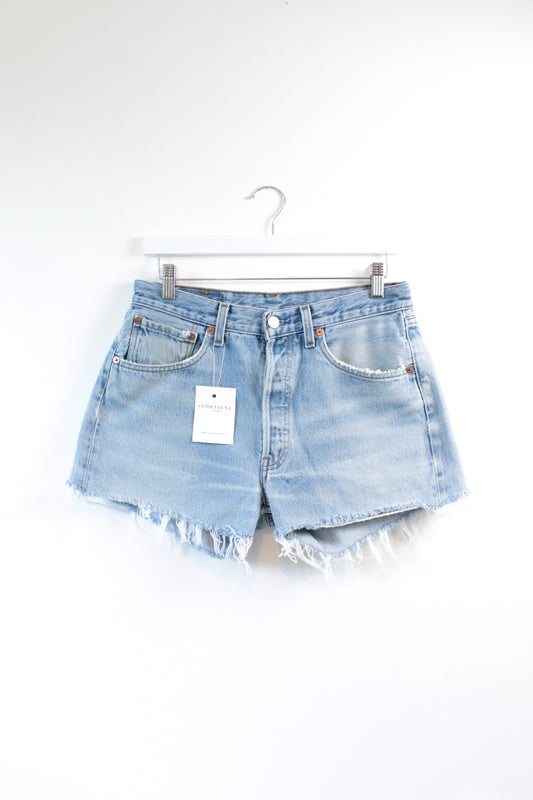 CLASSIC VINTAGE LEVI 501 SHORTS W28