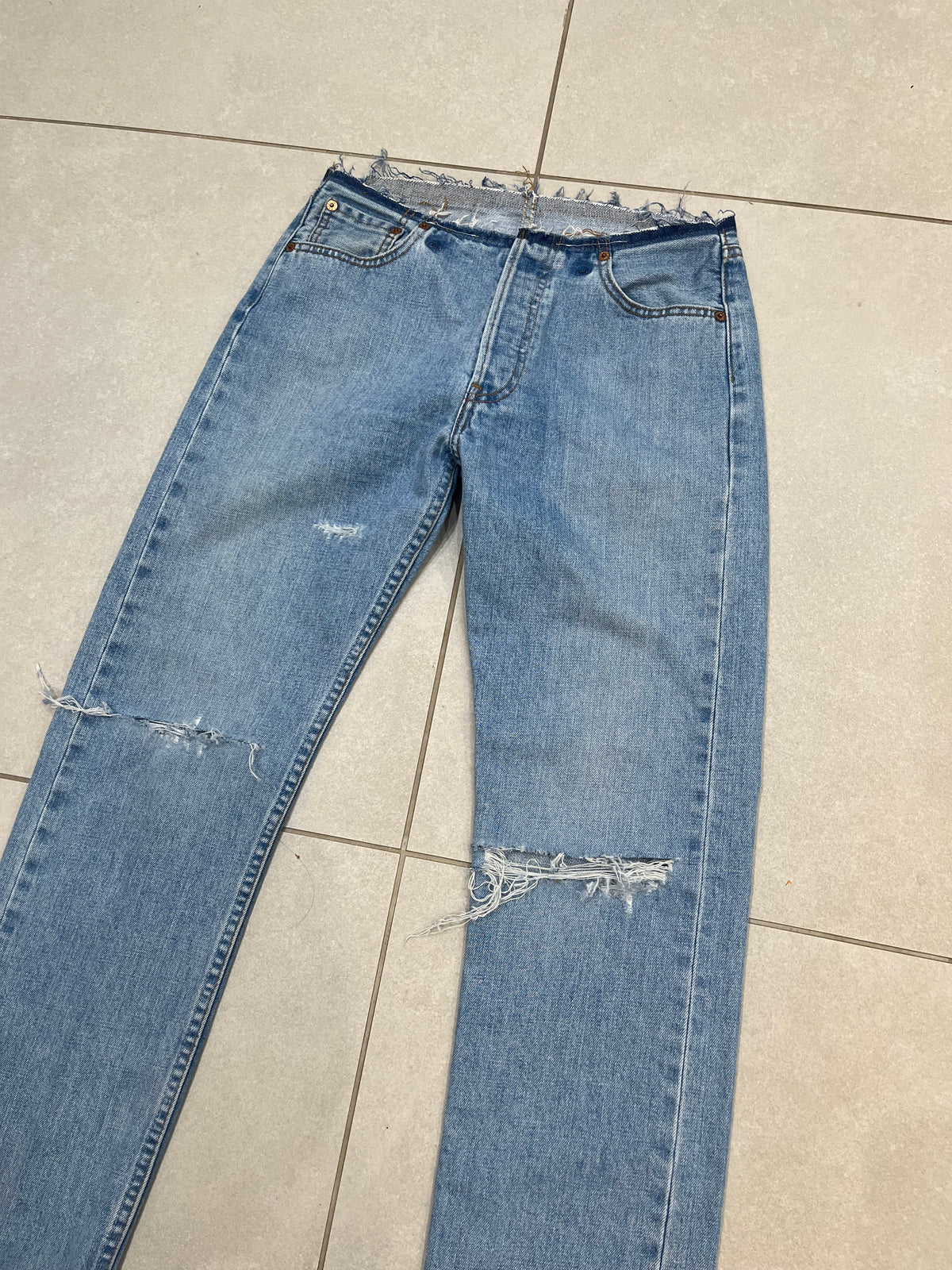 LUNA UNDONE WAIST JEAN