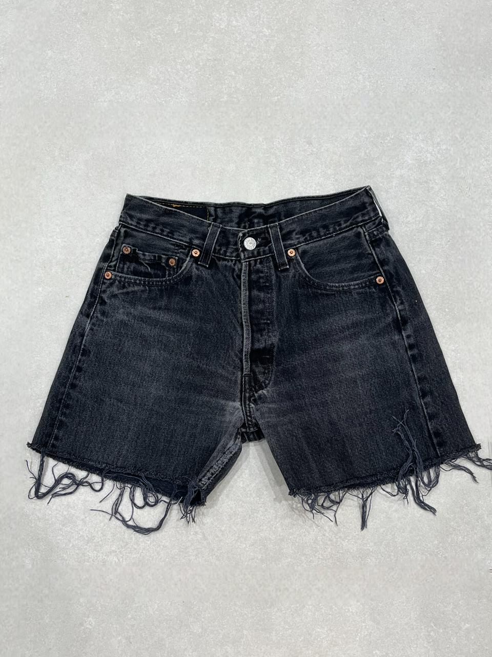 "DAD" VINTAGE LEVI DENIM SHORT - W27" - CLOSET LUNA